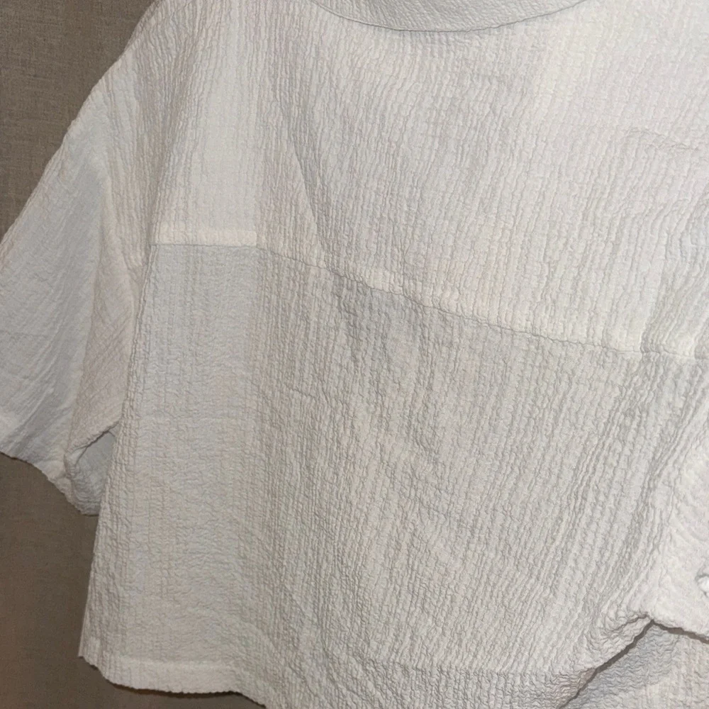 Women’s White Cropped Button-Front Shirt with Relaxed Collar - Picture 4 of 6